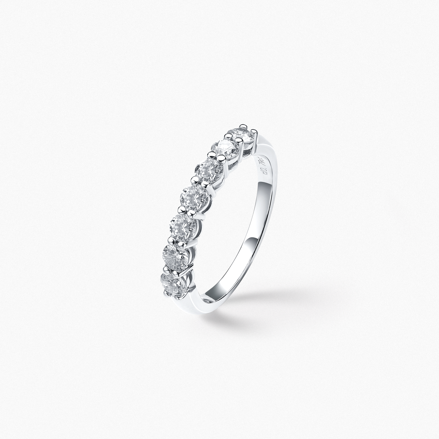 molaio CLASSIC Seven Princesses Diamods Ring with 0.70ct White Round Diamond